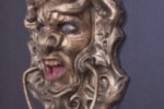假裝門環(huán)嚇推銷員 這名新西蘭男子對推銷員是多么的