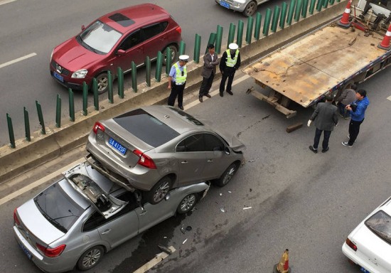 昆明最牛追尾車禍
