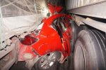 沈海高速車禍轎車被兩輛貨車夾扁 轎車上5人奇跡生
