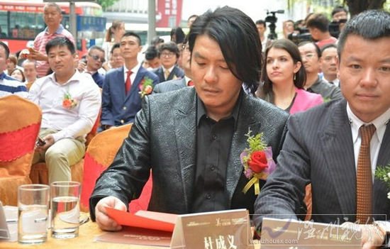 阿杜開美容醫(yī)院當老板