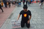 北大博士賣磕頭 男子自稱博士賣磕頭