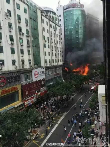 福清市區一大樓著火