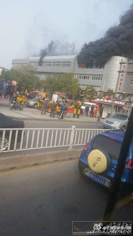 濱海新區一家家具商場現場火勢