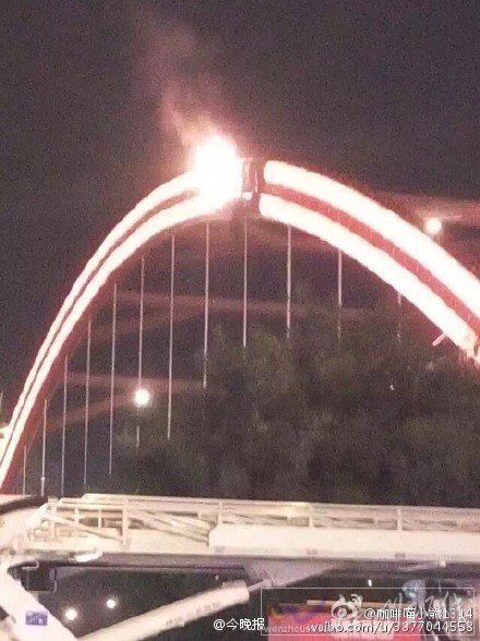 紅橋區(qū)大橋著火