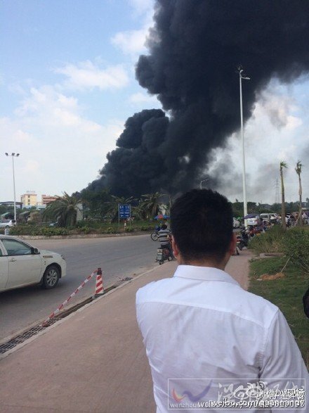 事發現場濃煙照片