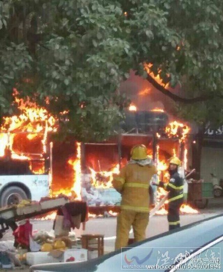 溫泉潛山商業(yè)街附近全部停電了