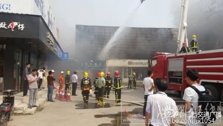 火災(zāi)過后整個(gè)超市被燒光