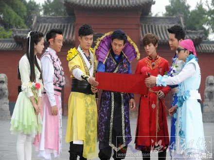 鹿晗上跑男撕掉的第一個名牌是誰的