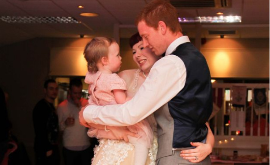 女子懷孕8月相親