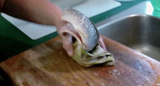 廣州餐館現(xiàn)僵尸魚