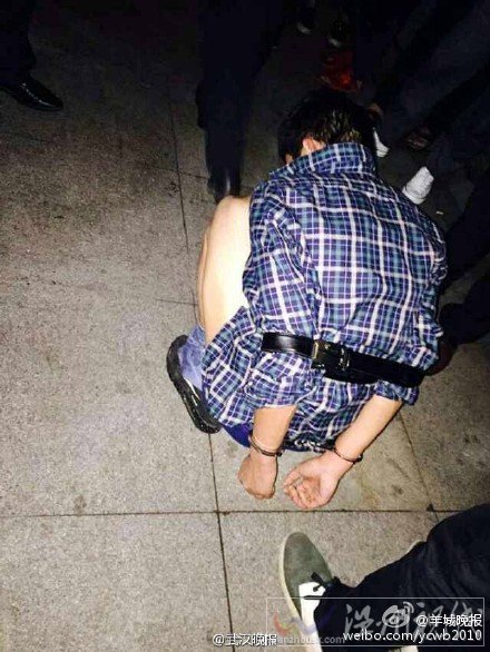 小偷被當(dāng)場抓住