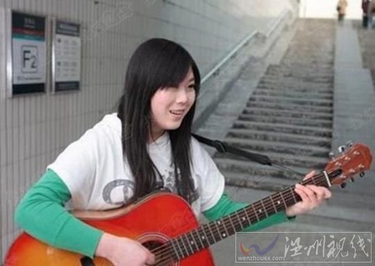 西單女孩身價(jià)過億 昔日街頭歌手身價(jià)過億