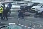 女交警背老人過馬路走紅 淄博一女交警做好事獲贊
