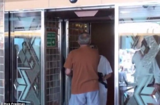 乘郵輪被撞傷獲賠