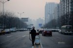 小伙收集霧霾做磚呼吁環保