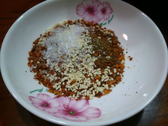 女子吃串嘔吐抽搐竟然是干油碟太辣