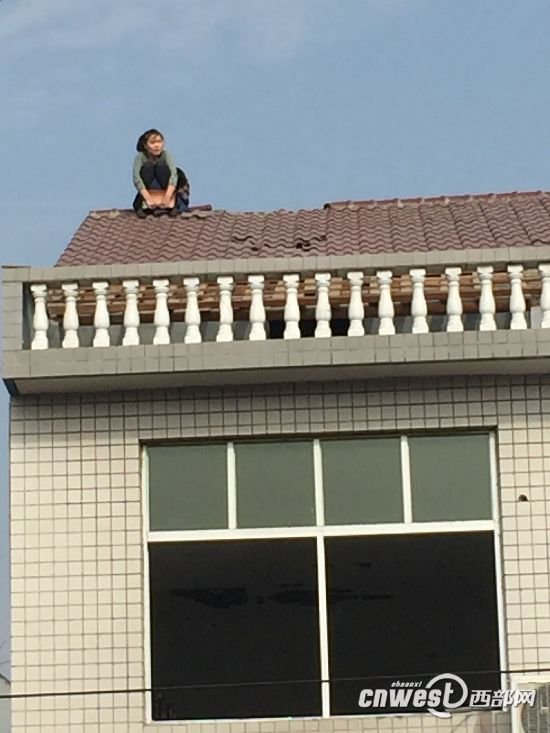 離婚大鬧上房揭瓦