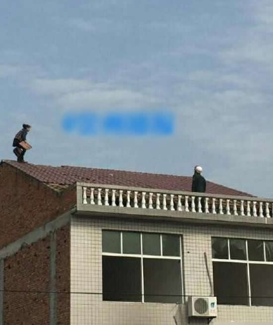 離婚大鬧上房揭瓦