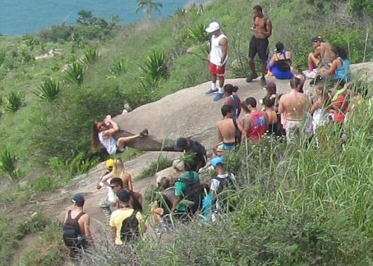 倒掛懸崖照被揭穿