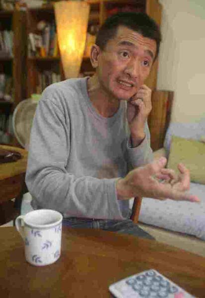 昔日富豪擺攤還債