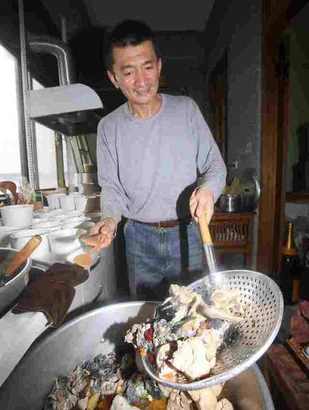 昔日富豪擺攤還債