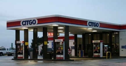 將妻子遺忘加油站