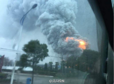 仙桃化工廠大火