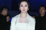 劉亦菲白裙優雅如仙子 顏值逆天