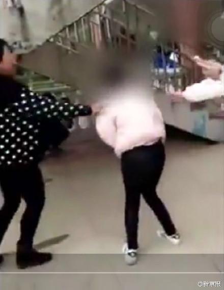 太漂亮遭同學暴打