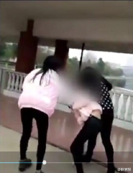 太漂亮遭同學暴打