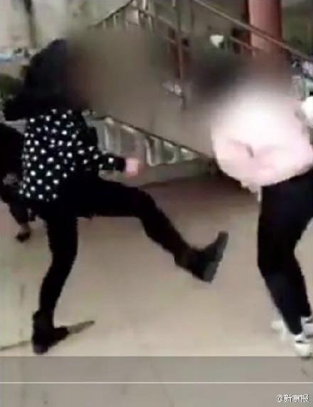 太漂亮遭同學暴打