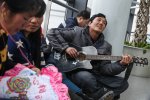 農民坐飛機遇延誤 明年坐火車