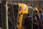 河北幼兒校車側翻造成2名孩子受傷