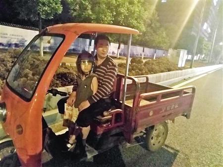 男童與警車(chē)飆車(chē)