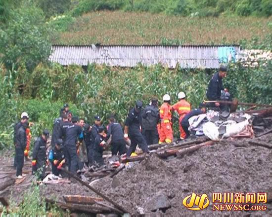 四川九龍縣發(fā)生山體滑坡 致2人受傷2人失蹤