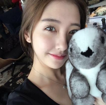 王思聰交95后新歡