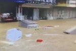 尼伯特登陸福建帶來大風暴雨 福州永泰暴雨街道成河