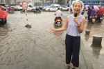 鄭州暴雨 戴浴帽直播暴雨
