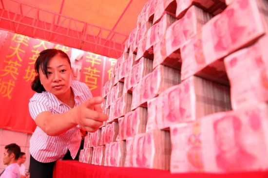 企業堆錢山發工資