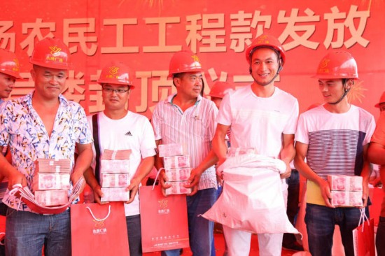 企業堆錢山發工資