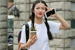 軍訓女孩神似趙薇 上海戲劇學院麻花辮女孩撞臉趙薇