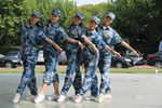 上戲軍訓(xùn)女孩高顏值 身穿迷彩服英姿颯爽