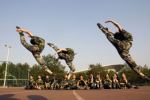美女空中一字馬 江蘇師范大學(xué)軍訓(xùn)