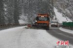 新疆伊犁下大雪 10月14日新疆伊犁果子溝下大雪