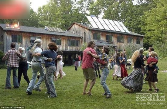 世界最怪異村莊：男女共享老婆和孩子