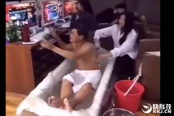 網吧美女搓背服務