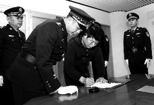 閆永明20出頭身家過億 投案自首結(jié)束逃亡