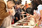 高校驚現人體大餐 四川西南航空職業學院萬圣節搞怪