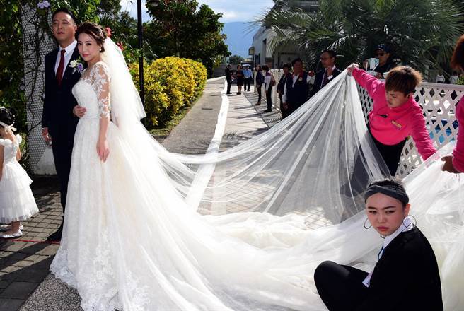 嫁女訂6公里長頭紗