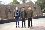 體院男生摁住歹徒 三位男生見義勇為救被劫女生